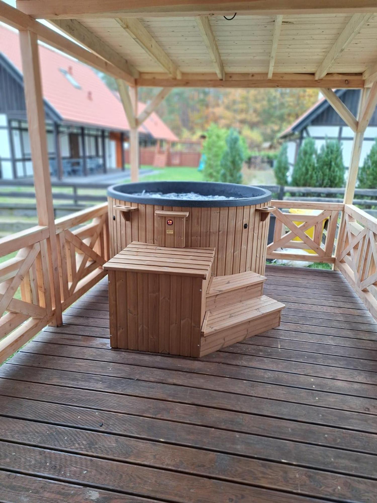 Pastelowy Domek Z Balia Elektryczna Z Jacuzzi Zalakowo Buitenkant foto